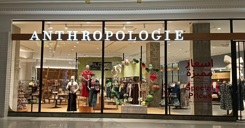 A fashion window shaped through objects, framing and spatial rhythm.